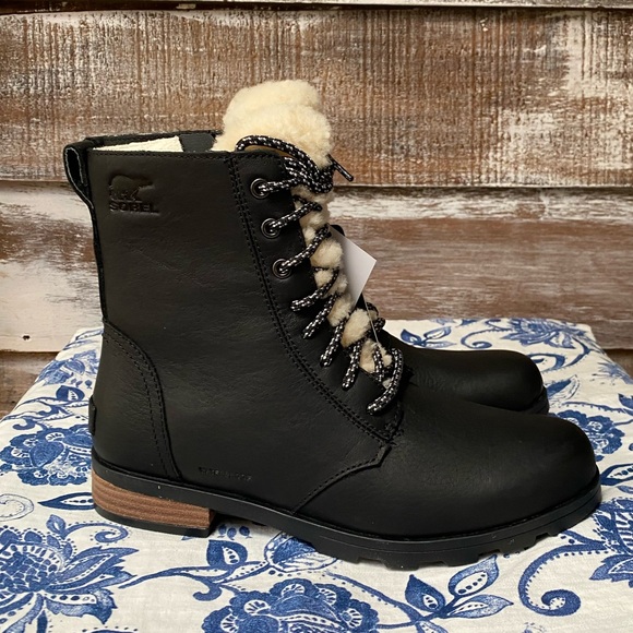 🖤NWT🖤 Sorel Emelie Short Lace Cozy Boot - Picture 4 of 12